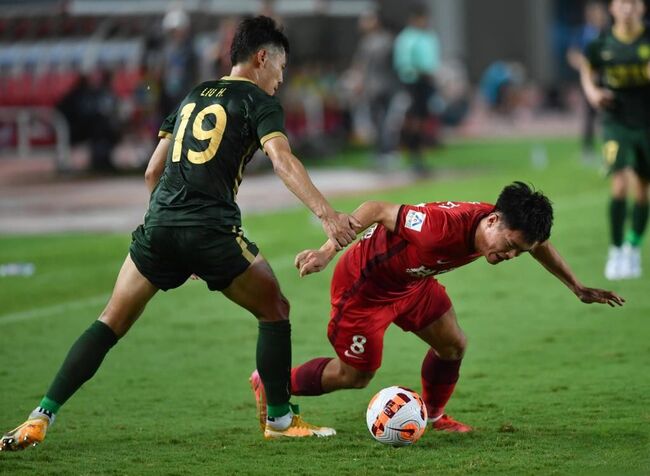 Màn so tài Beijing Guoan vs Yunnan Yukun